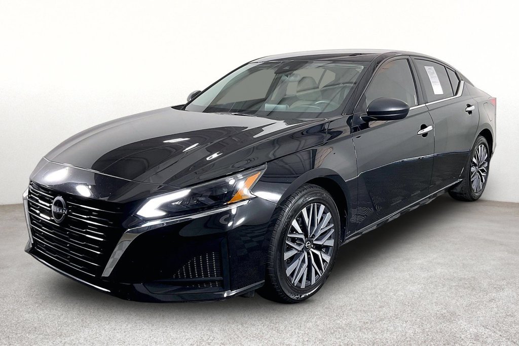 Used 2025 Nissan Altima 2.5 SV FWD image 13