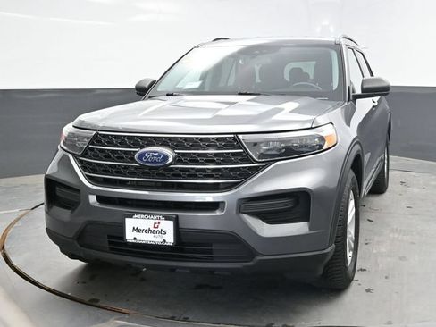 Used 2022 Ford Explorer XLT AWD/4WD image 2