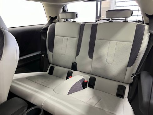 Certified 2025 MINI Cooper 2-Door Hardtop image 20