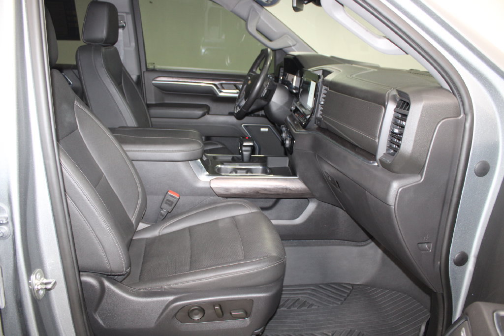 Used 2023 Chevrolet Silverado 1500 LTZ AWD/4WD image 30