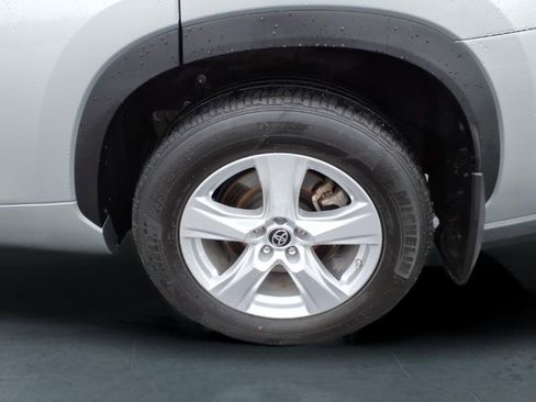 Used 2023 Toyota Highlander LE image 11