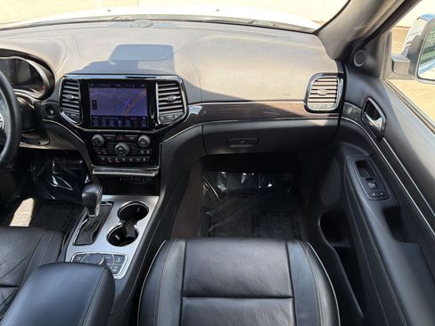 Used 2019 Jeep Grand Cherokee Overland AWD/4WD image 29