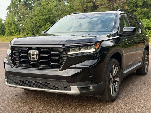 Used 2025 Honda Pilot Elite image 1