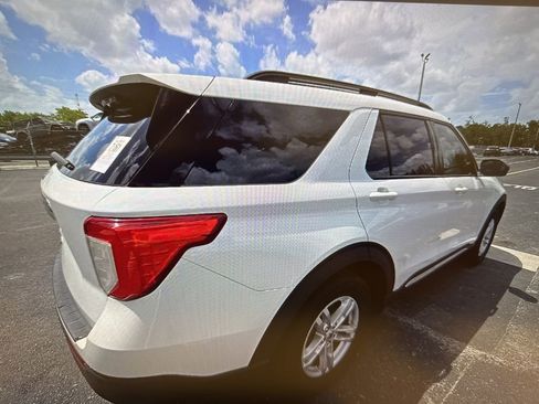 Used 2023 Ford Explorer XLT image 3