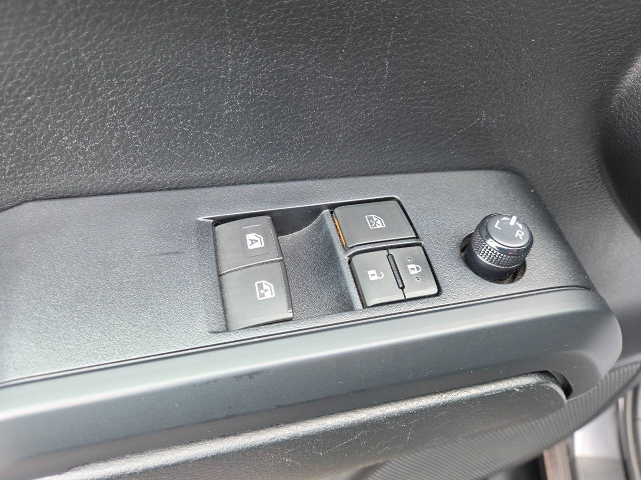 Used 2019 Toyota Tacoma SR AWD/4WD image 23