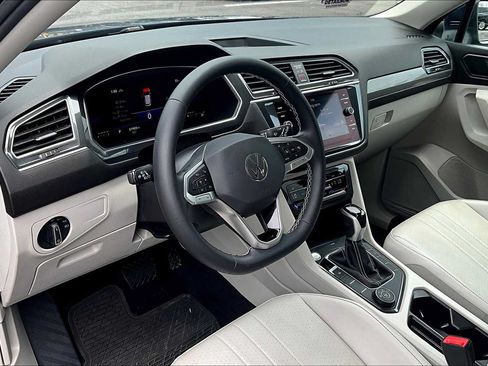 Used 2022 Volkswagen Tiguan SE AWD/4WD image 18