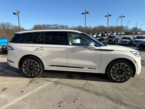 Used 2022 Lincoln Aviator Black Label w/ Dynamic Handling Package image 8