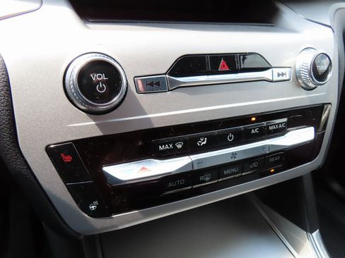 Used 2022 Ford Explorer XLT w/ Equipment Group 202A image 26