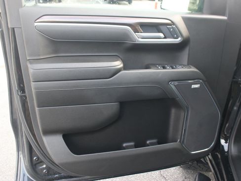 Used 2025 Chevrolet Silverado 1500 LT Trail Boss w/ Convenience Package II AWD/4WD image 16