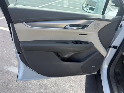 Used 2017 Cadillac XT5 Premium Luxury w/ LPO, Wheel Lock Package AWD/4WD image 10