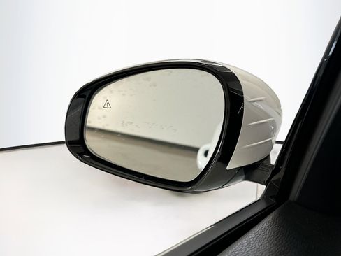 Used 2025 Genesis G70 2.5T image 16