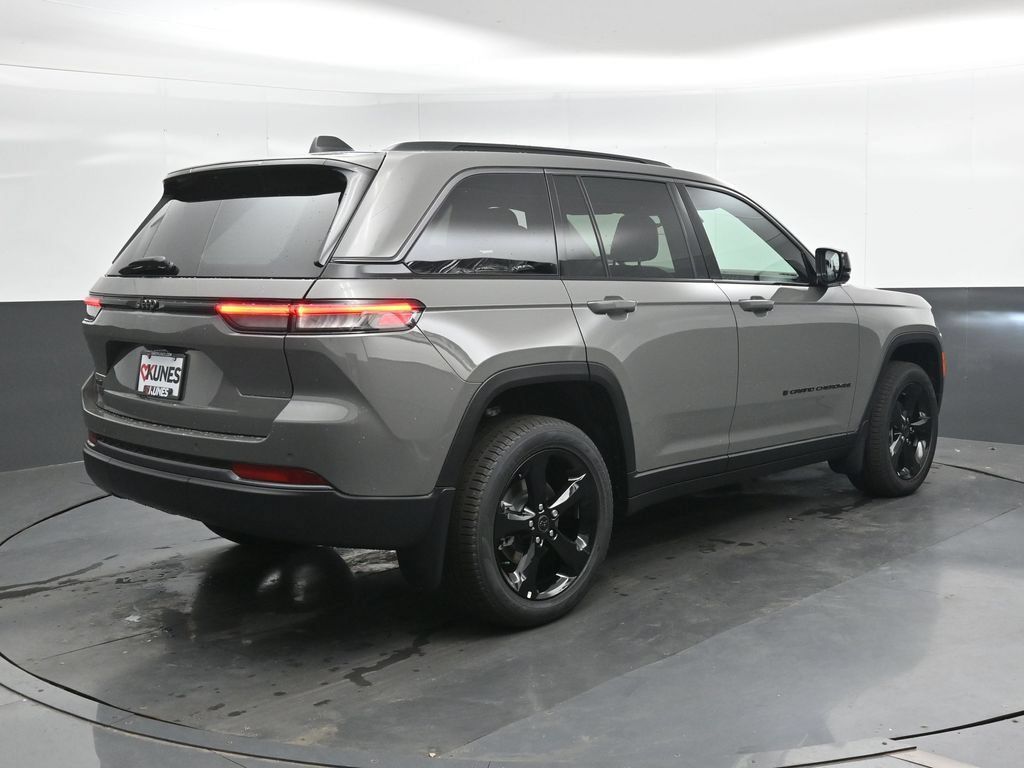 New 2027 Jeep Grand Cherokee Limited w/ Limited Altitude Package AWD/4WD image 4