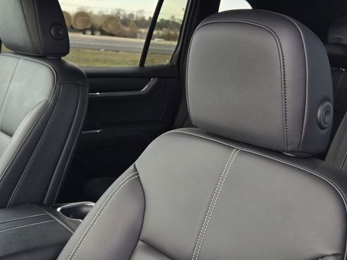 Used 2024 GMC Acadia Elevation w/ Black Edition image 18