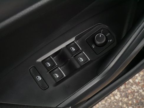 Used 2024 Volkswagen Jetta SE FWD image 19