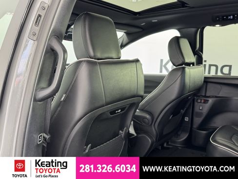 Used 2025 Chrysler Pacifica Limited FWD image 15