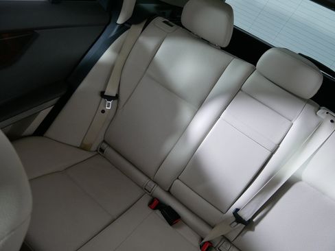 Used 2013 Mercedes-Benz GLK 350 4MATIC image 12