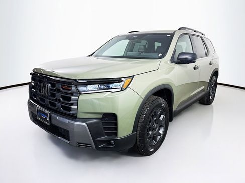 Used 2026 Honda Pilot TrailSport image 3