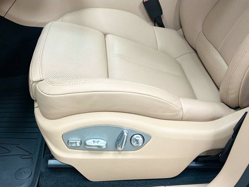 Certified 2026 Porsche Macan AWD/4WD image 22
