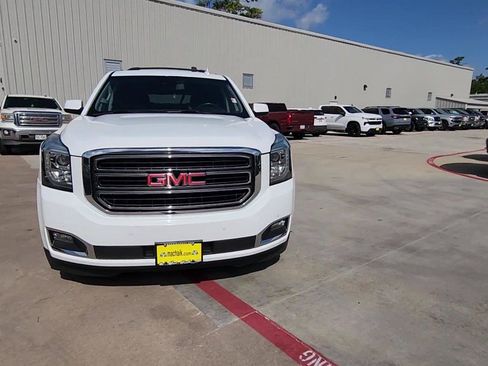 Used 2019 GMC Yukon XL SLT w/ Open Road Package AWD/4WD image 3