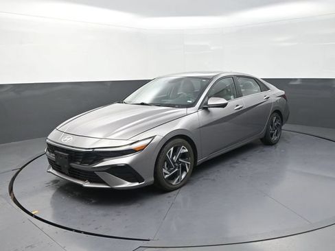 Used 2024 Hyundai Elantra Limited FWD image 3