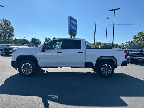 Used 2024 Chevrolet Silverado 2500 Custom w/ Custom Value Package AWD/4WD image 9
