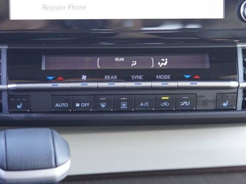 Used 2024 Toyota Sienna XLE FWD image 27