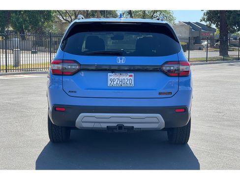 Used 2025 Honda Pilot TrailSport image 4