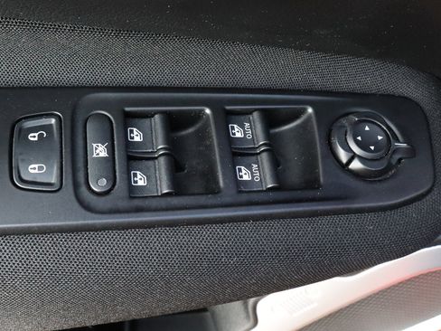 Used 2019 Jeep Renegade Latitude image 15