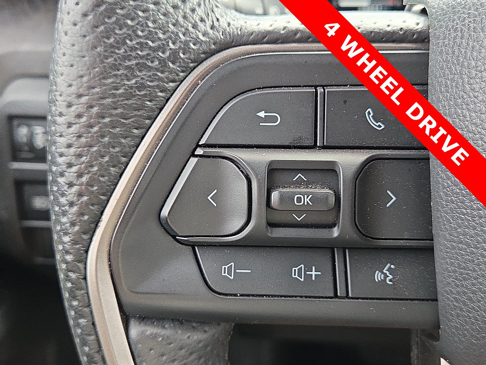 Used 2025 Toyota Tacoma Limited AWD/4WD image 21