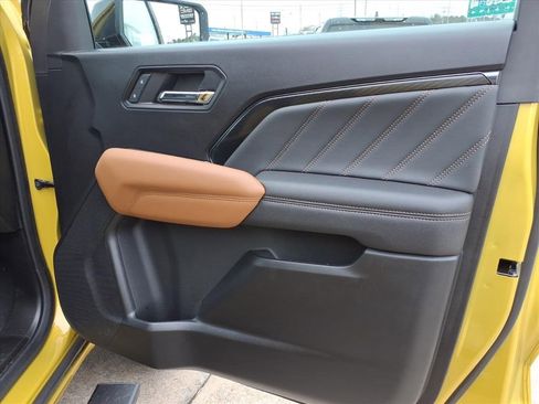 Used 2023 GMC Canyon AT4 w/ AT4 Premium Package image 12