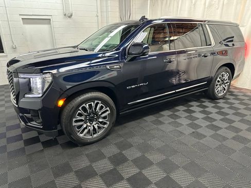 Used 2024 GMC Yukon XL Denali Ultimate AWD/4WD image 5
