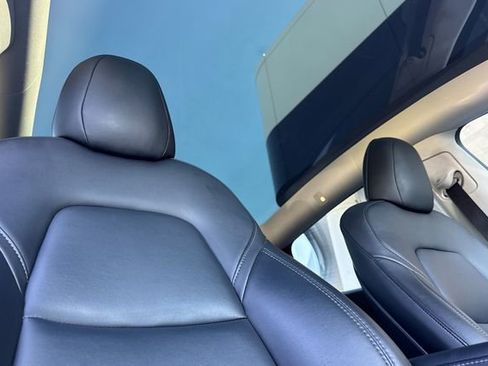 Used 2021 Tesla Model Y Long Range image 20