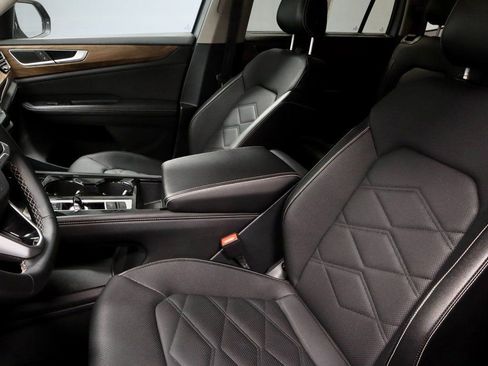 Used 2025 Volkswagen Atlas SE image 25