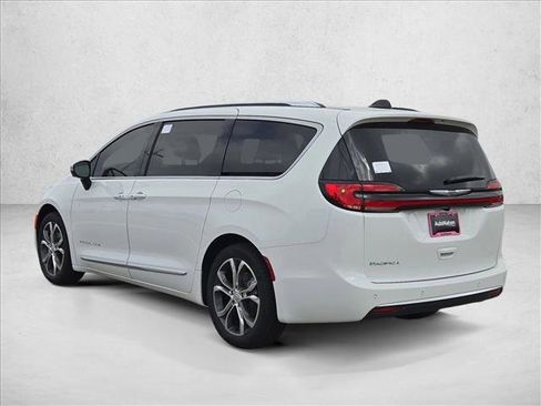 New 2026 Chrysler Pacifica Pinnacle image 9
