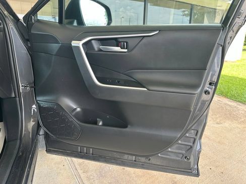 Used 2025 Toyota RAV4 XLE AWD/4WD image 35