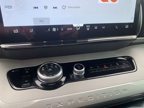 New 2025 Ford Expedition Max Platinum w/ Driver's Package image 22