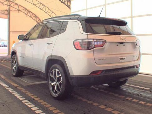 Used 2025 Jeep Compass Limited AWD/4WD image 3