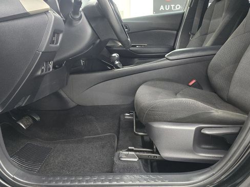 Used 2019 Toyota C-HR XLE FWD image 10