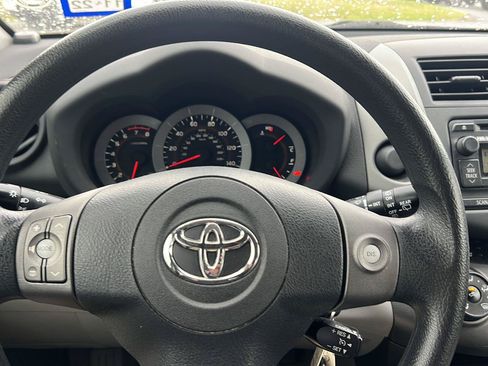 Used 2012 Toyota RAV4 FWD w/ Upgrade Value Pkg image 17
