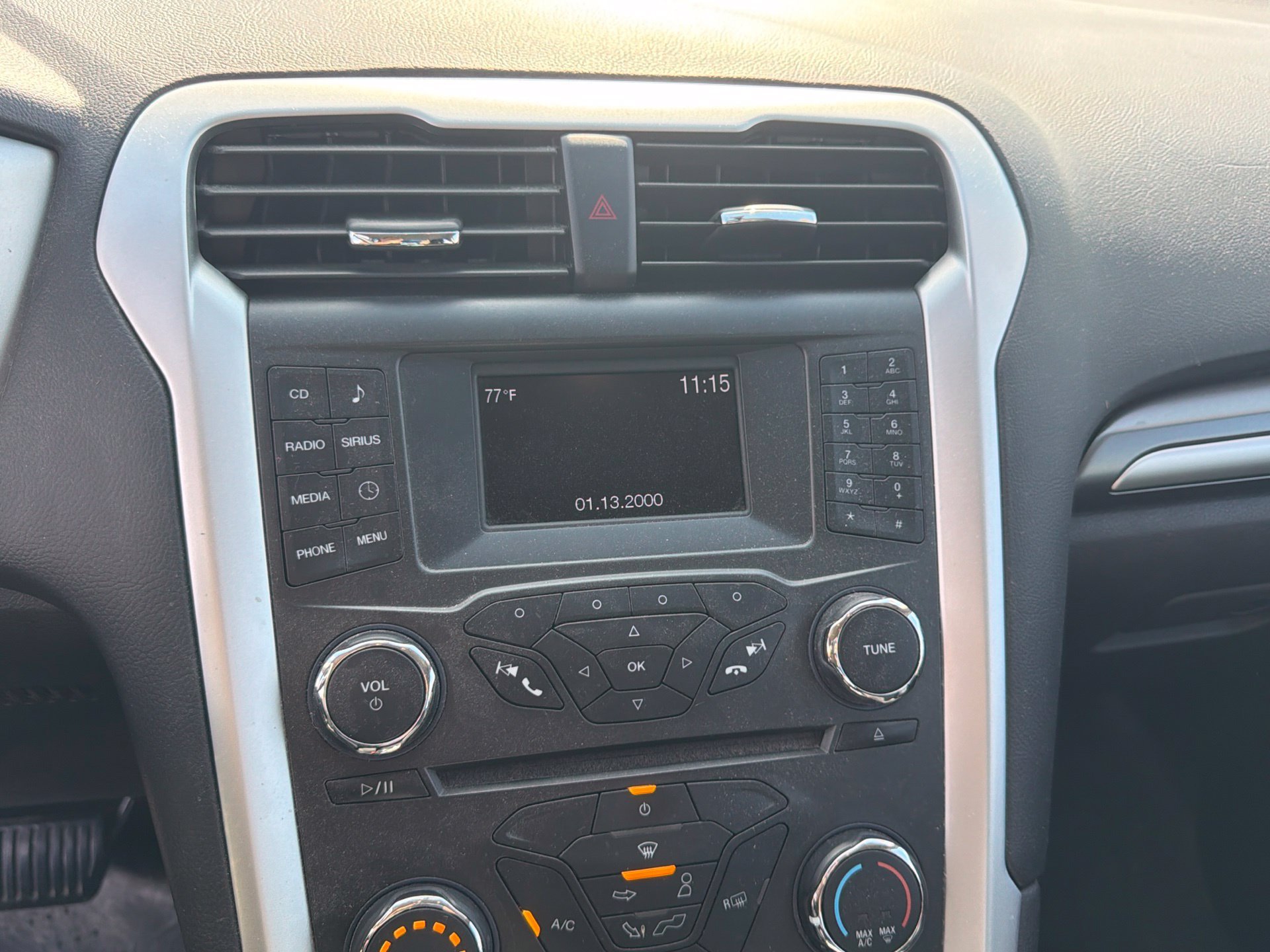 Used 2016 Ford Fusion SE FWD image 16