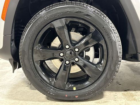 New 2026 Jeep Grand Cherokee Limited w/ Limited Altitude Package AWD/4WD image 28