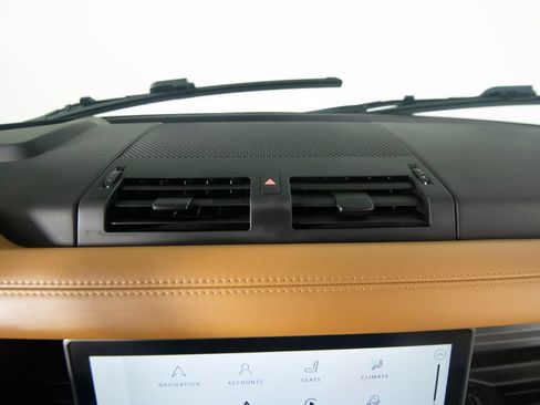 Used 2024 Land Rover Defender 90 X-Dynamic SE AWD/4WD image 25