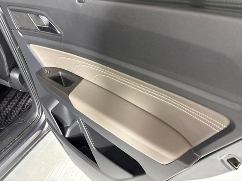 Used 2023 Volkswagen Atlas SE w/ Panoramic Sunroof Package FWD image 21