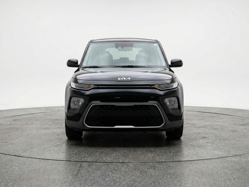 Used 2025 Kia Soul LX w/ LX Technology Package image 2