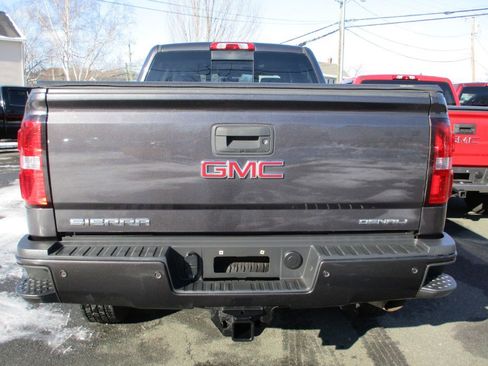 Used 2015 GMC Sierra 2500 Denali w/ Suspension Package, Off-Road image 4