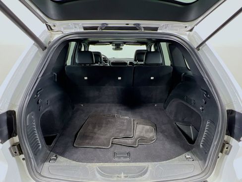 Used 2018 Jeep Grand Cherokee Altitude image 26