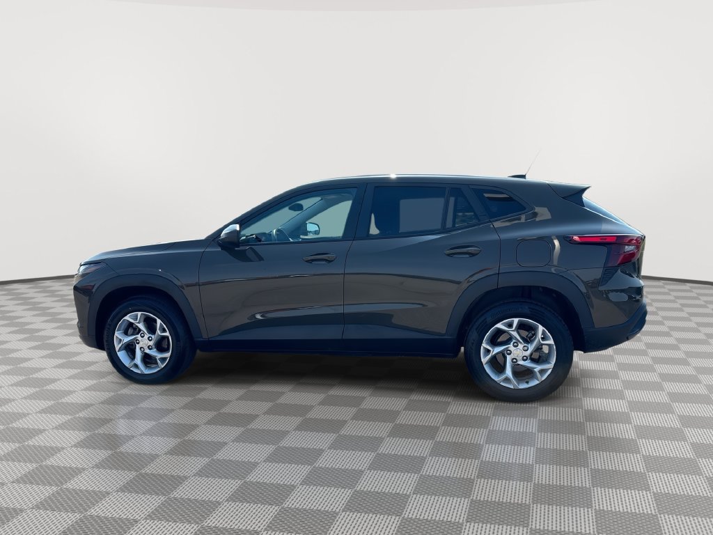Used 2024 Chevrolet Trax LS w/ LS Convenience Package FWD image 7
