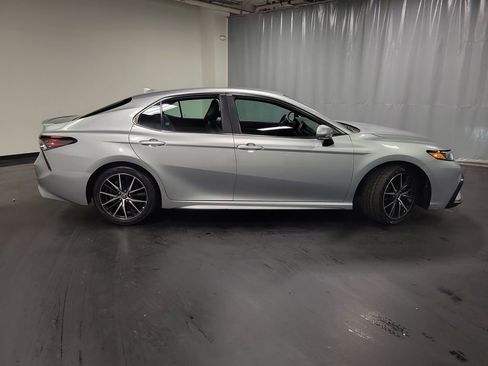 Used 2023 Toyota Camry SE AWD/4WD image 9