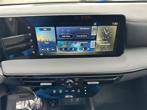 New 2025 Nissan Kicks SR image 16