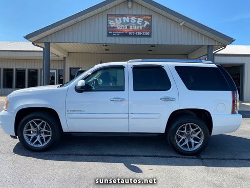 Used 2008 GMC Yukon Denali AWD/4WD image 1
